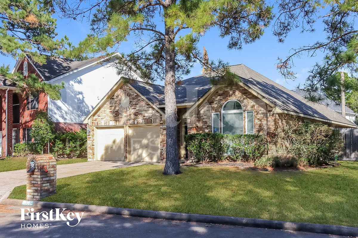 Building Photo - 8002 Tustin Dr