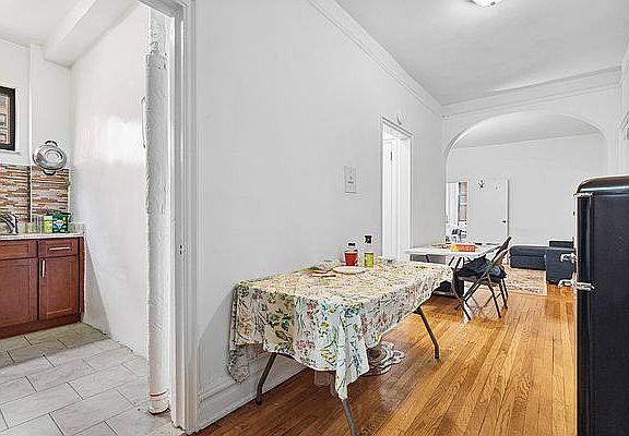 5th image of 205 W 54th St APT 8E