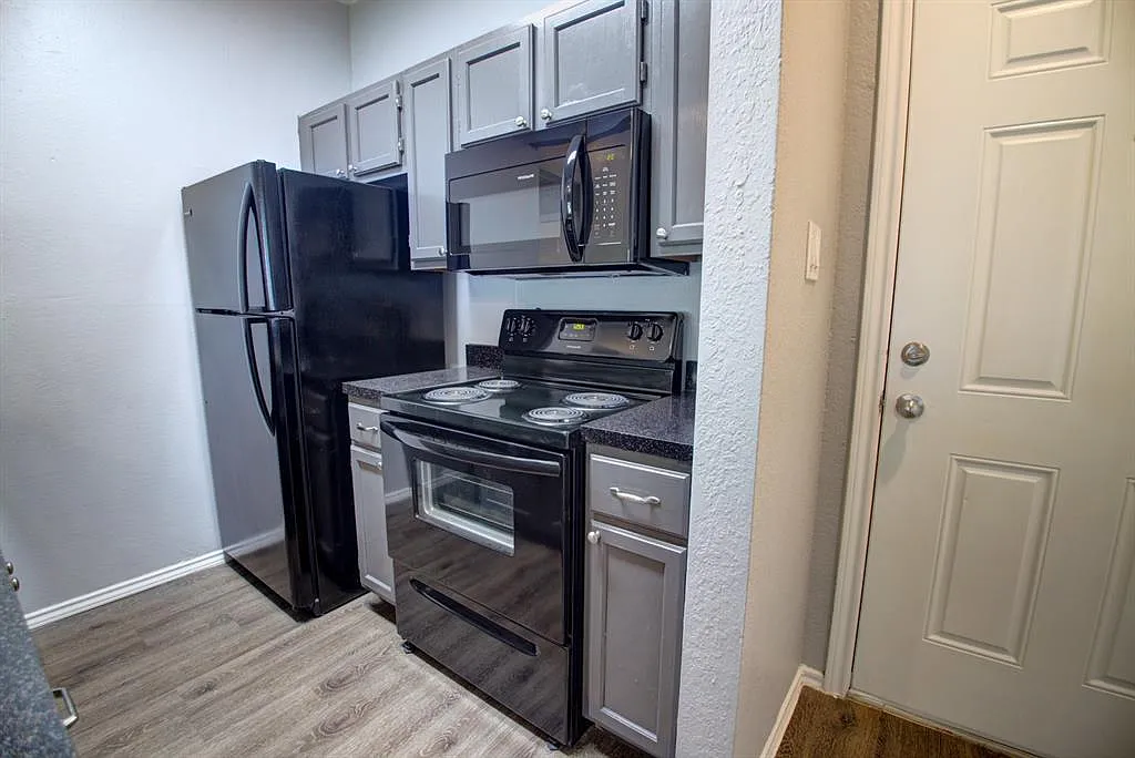 2 bed, 1.0 bath, 720 sqft, $1,655 — Photo 3