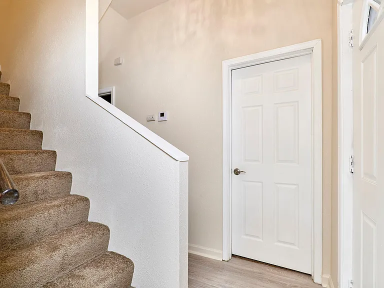 1421 N Park Pl — Photo 9