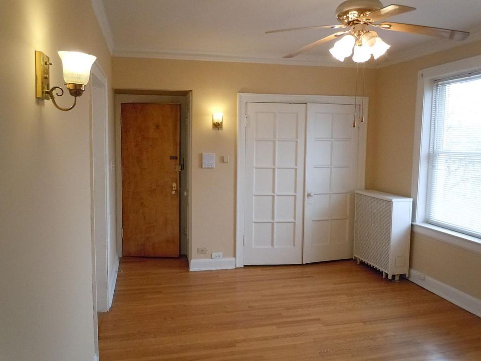 1st image of 5011 N Rockwell St #2