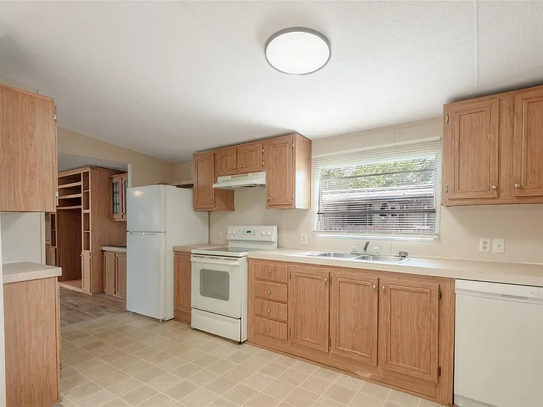 1961 Quality Blvd #12 — Photo 6