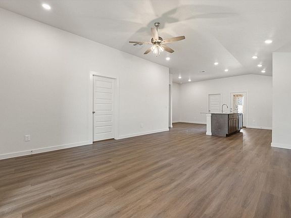 5th image of 2414 Bryan Ave