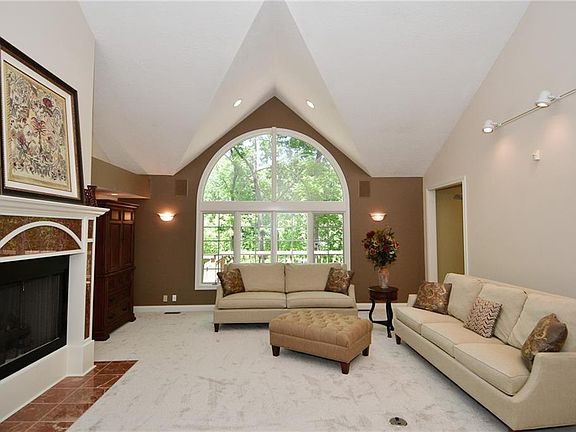 5th image of 7250 Lakeside Woods Dr