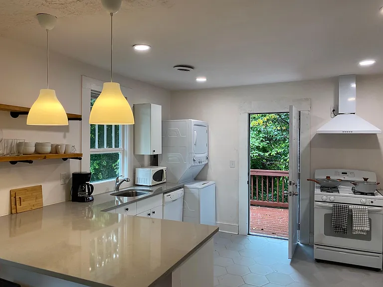 706 Hansell St SE #A — Photo 4