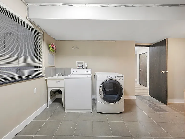 1420 Crestlawn Dr #D142 — Photo 26