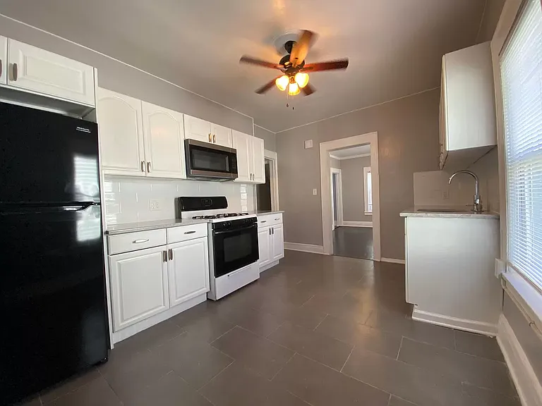 320 Livingston St #2 — Photo 4