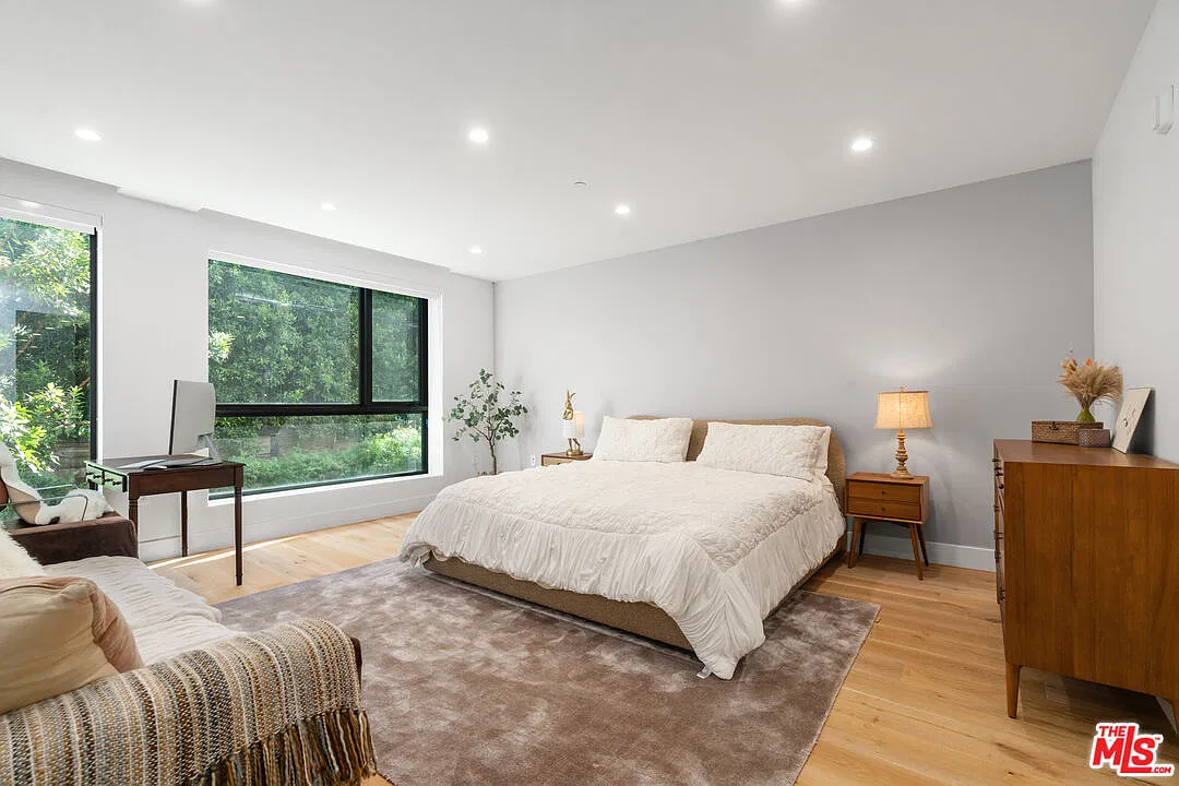 724 N Croft Ave — Photo 3