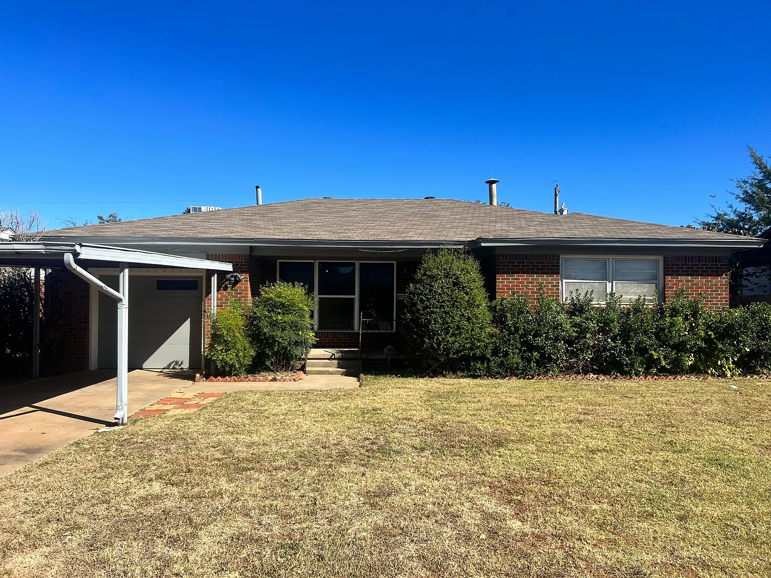 3 bed, 2.5 bath, 1800 sqft, $1,895 — Photo 1