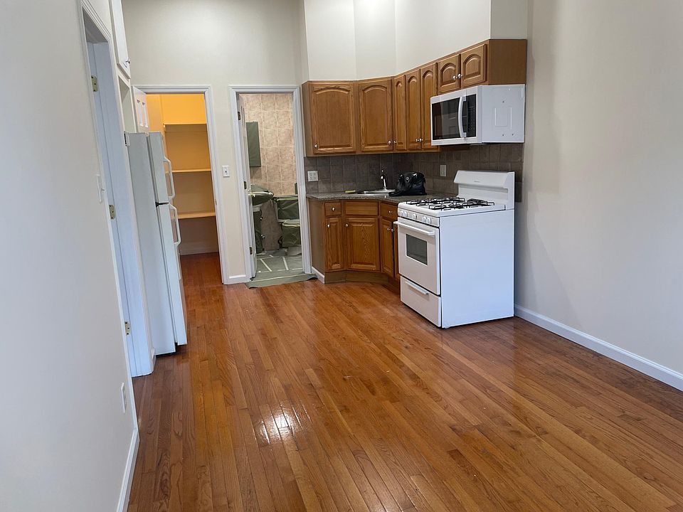 2nd image of 118-0000 Liberty Ave #2