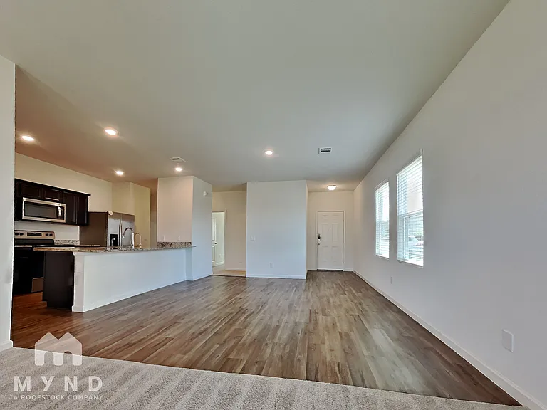 1056 Banyon Tree Ln — Photo 5