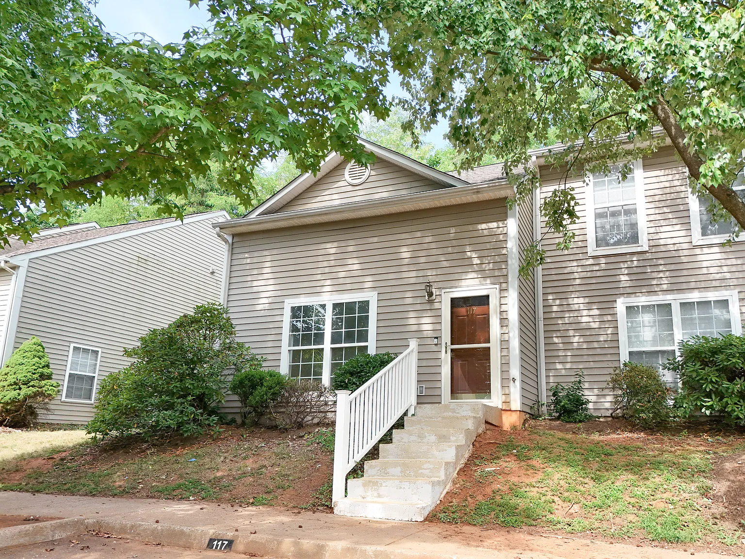 3 bed, 1080 sqft, $2,300 — Photo 1