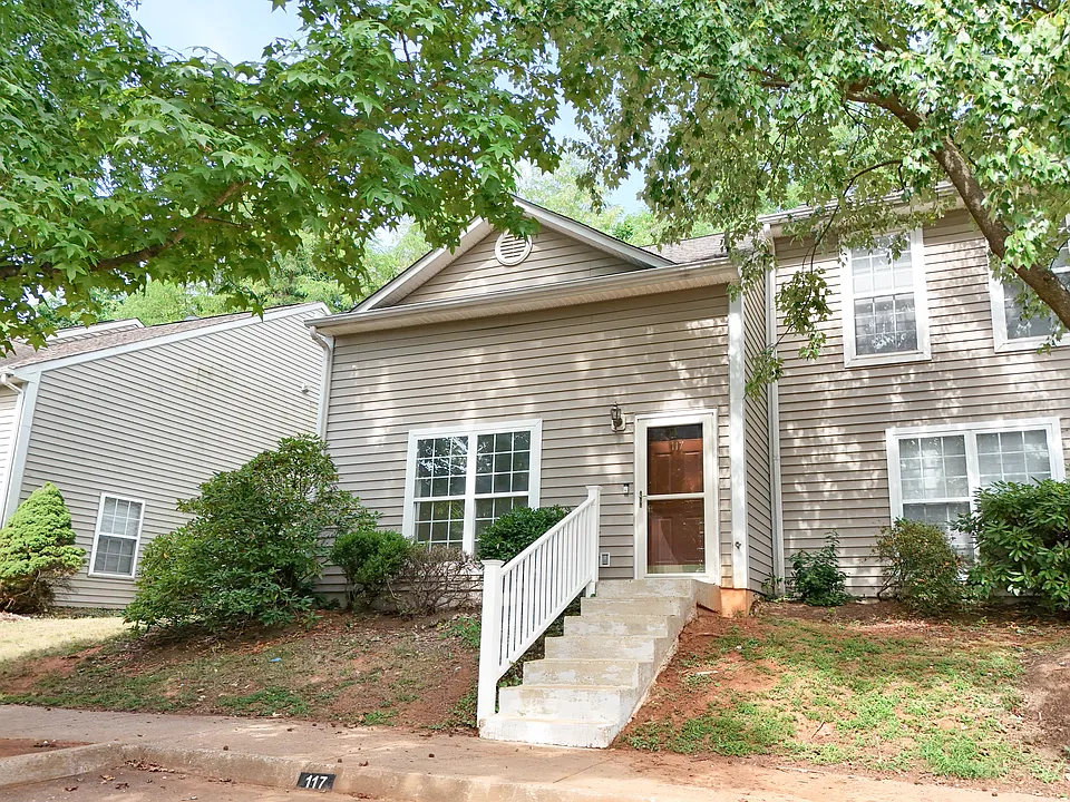 117 Waterbury Ct