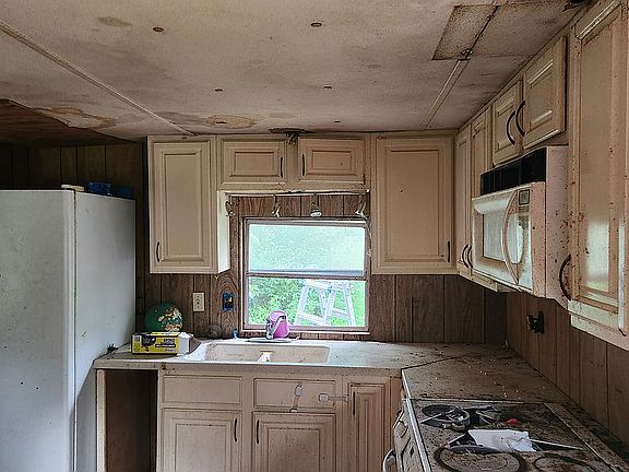 5th image of 7260 Woodstock St