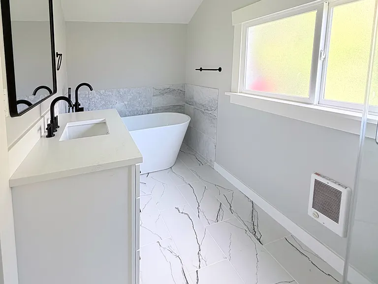 3001 E Union St — Photo 13