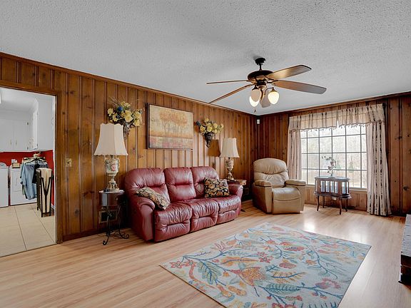 3rd image of 104 Crowe Ct
