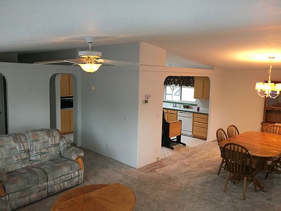 Open living/dining rooms