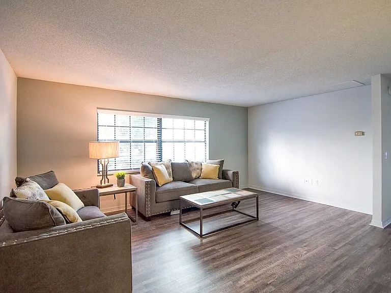 Woodland Heights Apartments — Photo 12