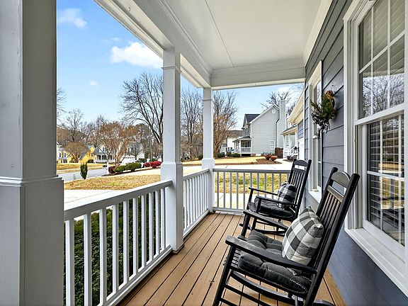 5th image of 303 Cameron Glen Dr
