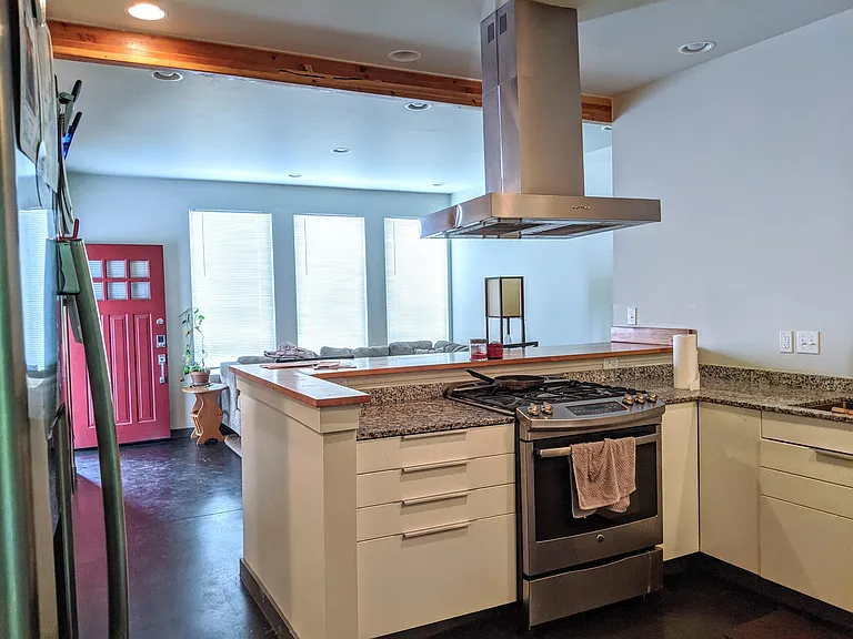 300 N Parker Ave #B — Photo 5