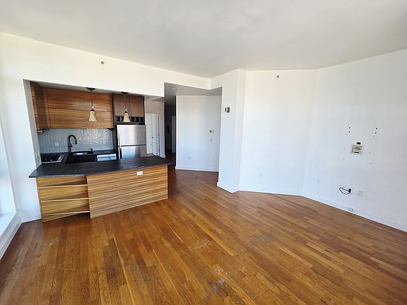 4th image of 1124 31st Ave APT 6A