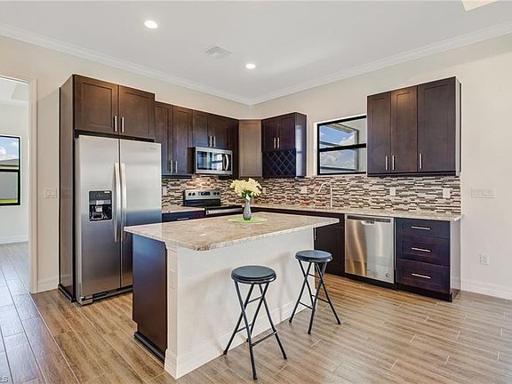 4th image of 1302 W 10th St