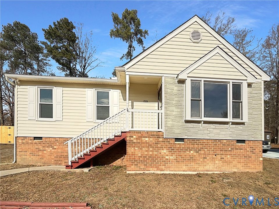1st image of 2924 Sand Hills Dr