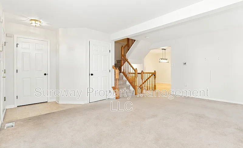 3 bed, 2.5 bath, 1884 sqft, $2,800 — Photo 2
