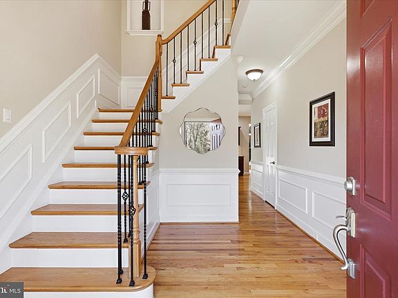 5th image of 314 Orchard Ct NW