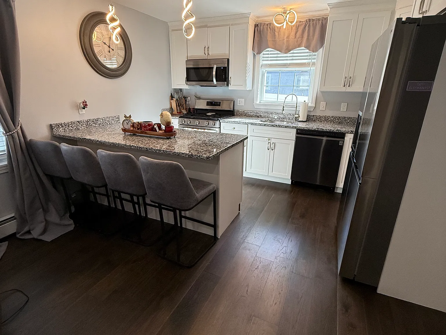 2 bed, 1140 sqft, $2,300 — Photo 1