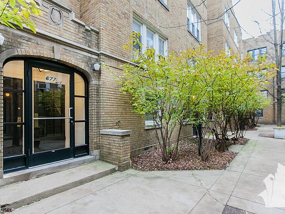3rd image of 6775 W Wrightwood Ave #1S