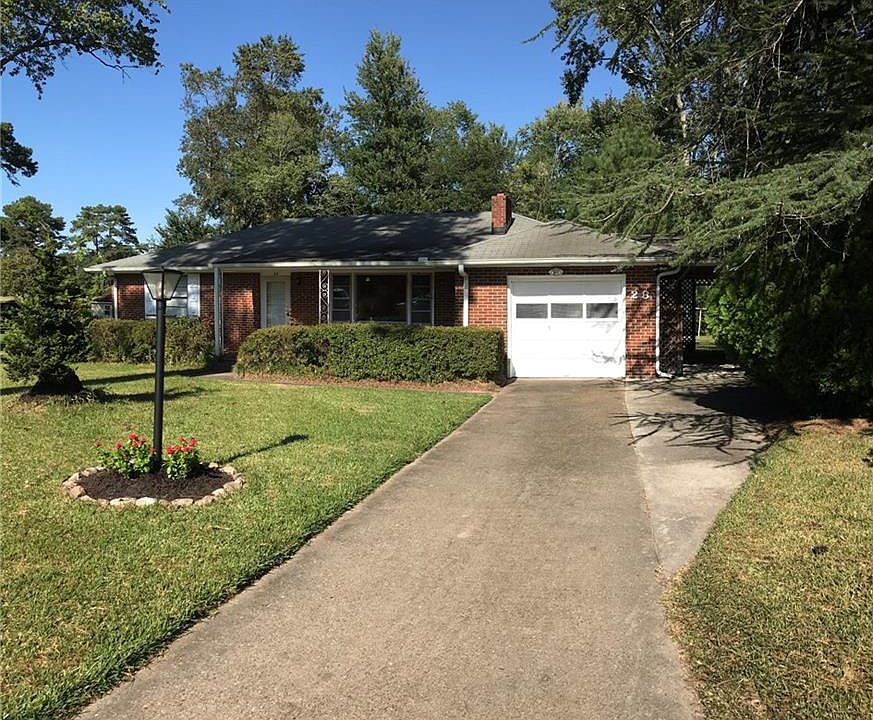 1st image of 28 Fairway Dr