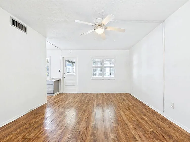 325 Sky Loch Dr W — Photo 10