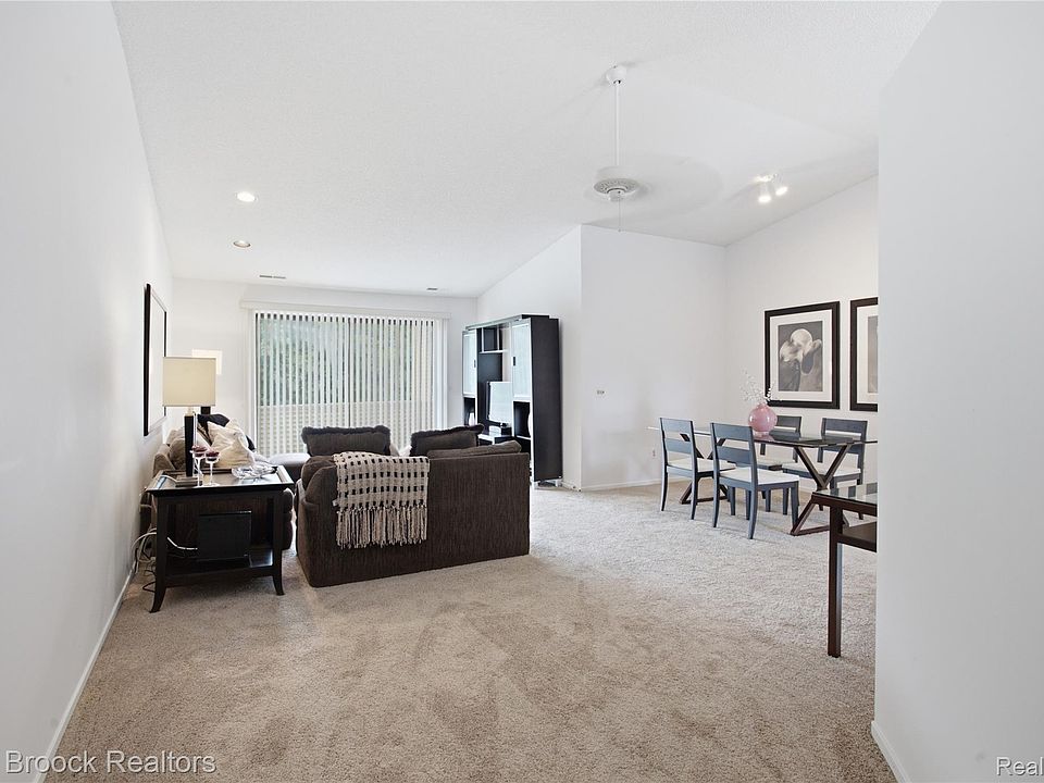 6580 Ridgefield Cir Apt 203, photo 5