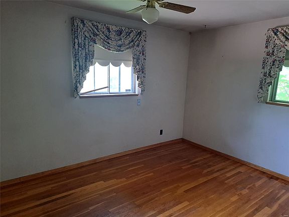 4th image of 253 Roderick Dr