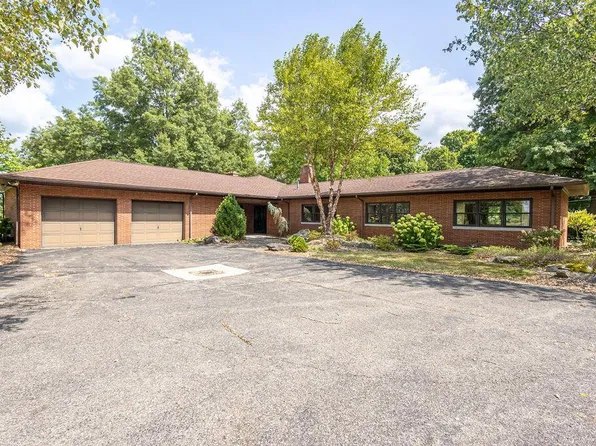 215 E Columbus St, Thornville, OH 43076