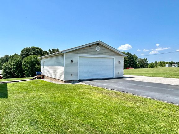 3rd image of 30 Joy Dr
