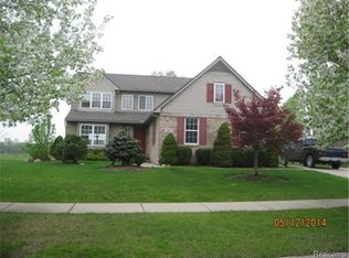 7002 Anna Dr, Belleville, MI 48111