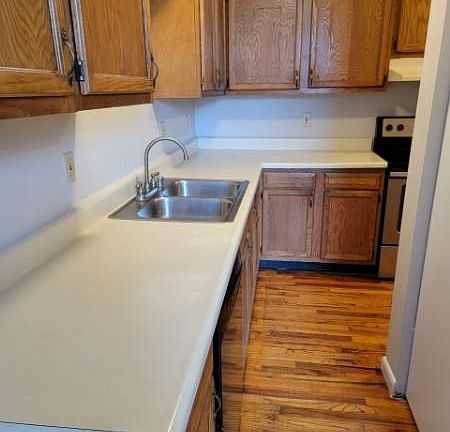 5th image of 310 W Potomac St Unit 5