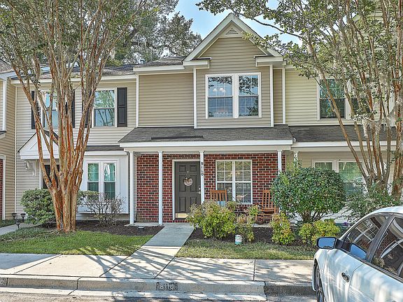 2nd image of 8110 Shadow Oak Dr