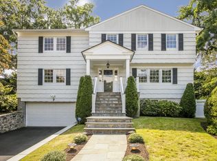 7 Tulip Ln, Larchmont, NY 10538