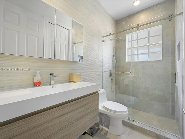 19460 39th Ct — Photo 12
