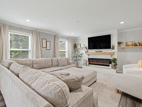 4th image of 1199 Gatewood Ln