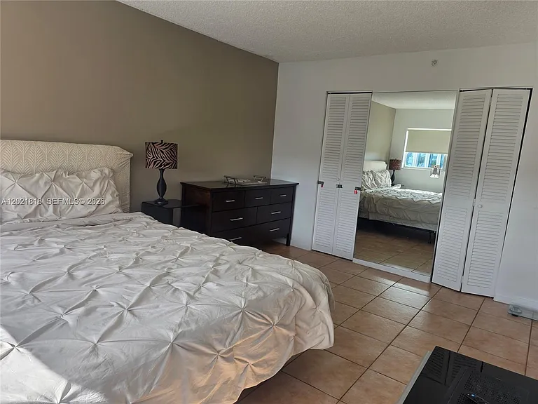 1881 Washington Ave #6H — Photo 13
