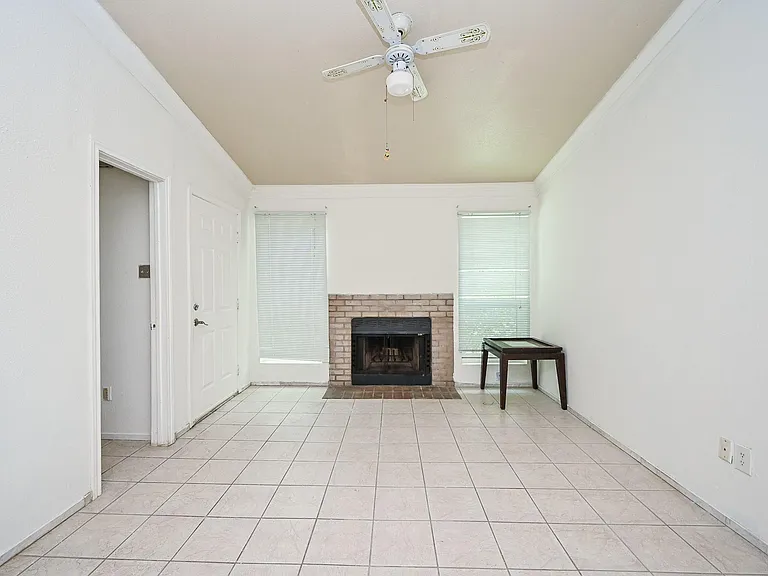 3900 Woodchase Dr #86 — Photo 5
