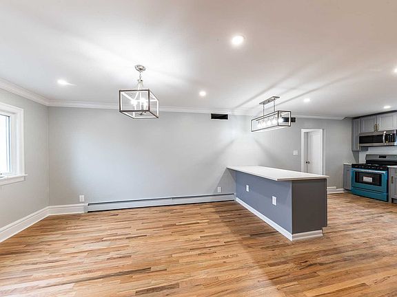5th image of 3459 Carey Ln