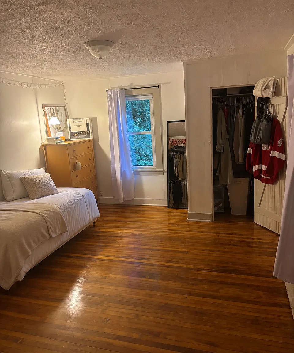 2 bed, $2,000 — Photo 4