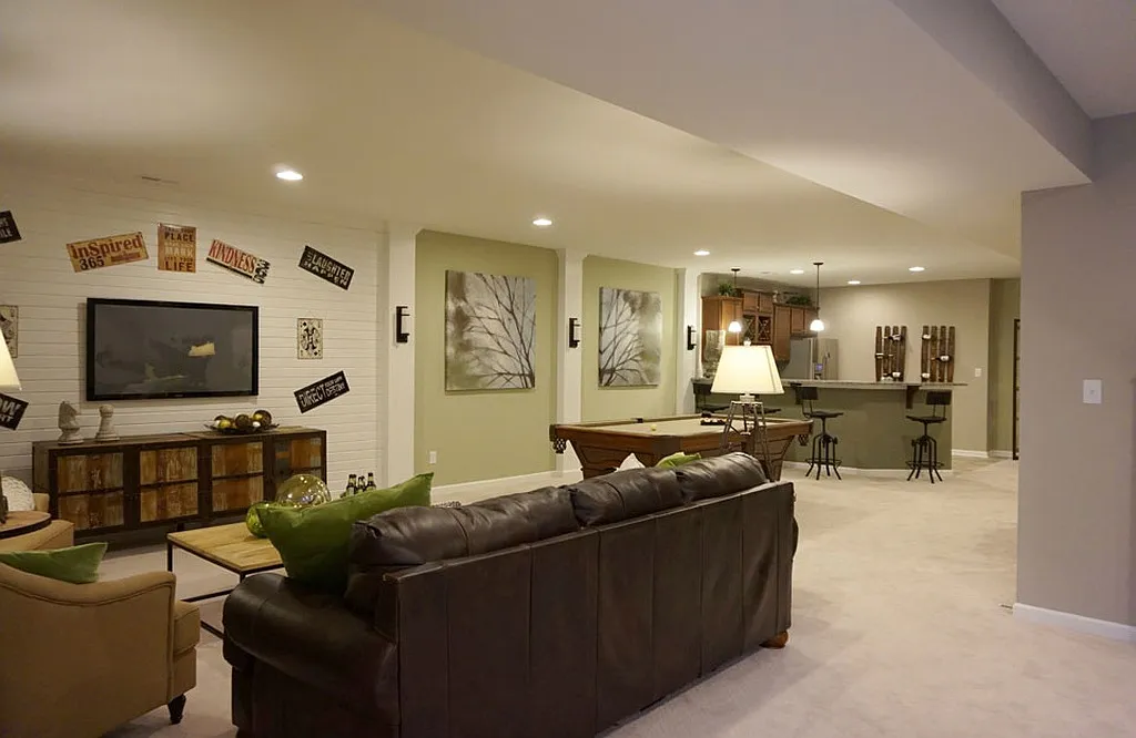 5 bed, 5150 sqft, $5,400 — Photo 2