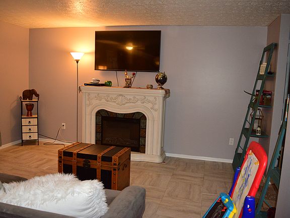 4th image of 1295 Denise Dr