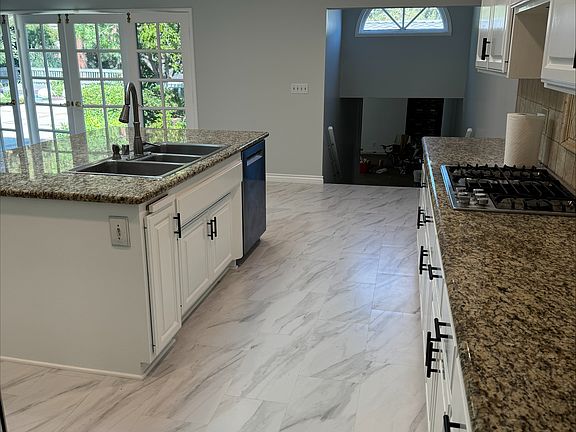 Newly remodeled & updated kitchen